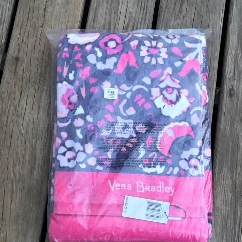 Vera Bradley Gray and Pink BEACH TOWEL MAGENTA MEDALLIONS pattern NEW